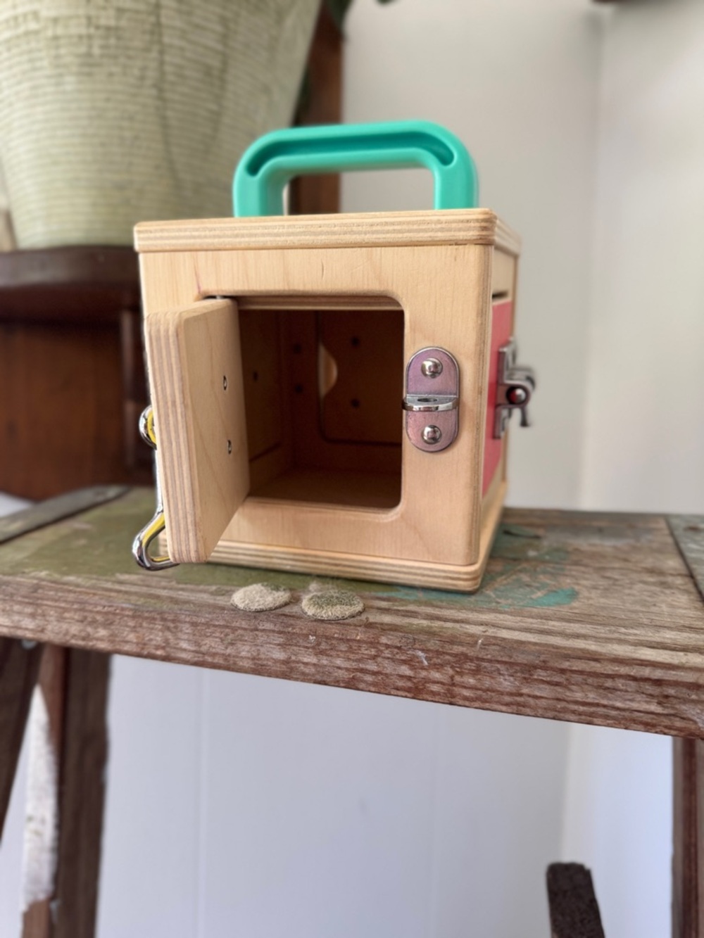 🔐✨ Lovevery Latch and Lock Lockbox Montessori Activity Toy The Realist Play Kit - Picture 6 of 8